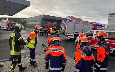 FW Schalksmühle: Löschgruppen Schalksmühle und Dahlerbrück üben für den Ernstfall - Foto: presseportal.de FW Schalksmühle: Löschgruppen Schalksmühle und Dahlerbrück üben für den Ernstfall - Foto: presseportal.de