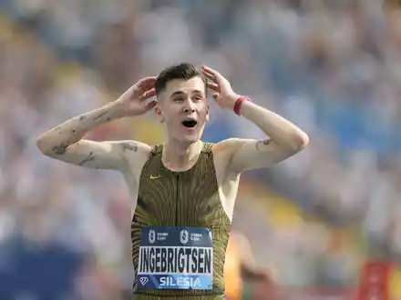 Blieb mehr als drei Sekunden unter dem alten 3000-Meter-Weltrekord: Jakob Ingebrigtsen. - Foto: Jarek Praszkiewicz/PAP/dpa