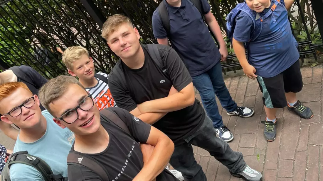 FW-OE: Jugendfeuerwehr Lennestadt genießt unvergesslichen Tag im Phantasialand - Bild: presseportal.de
