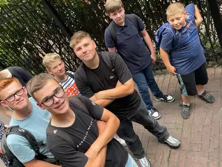 FW-OE: Jugendfeuerwehr Lennestadt genießt unvergesslichen Tag im Phantasialand - Foto: presseportal.de