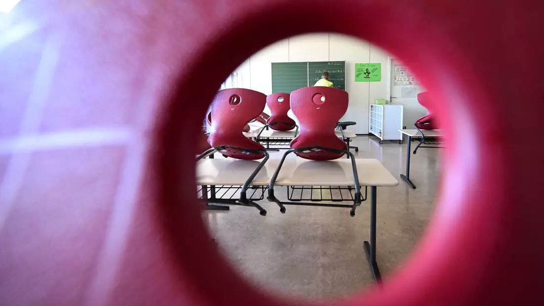 Insgesamt starten etwa 41.250 Erstklässlerinnen und Erstklässler ins Abenteuer Schule. - Bild: Bernd Weißbrod/dpa
