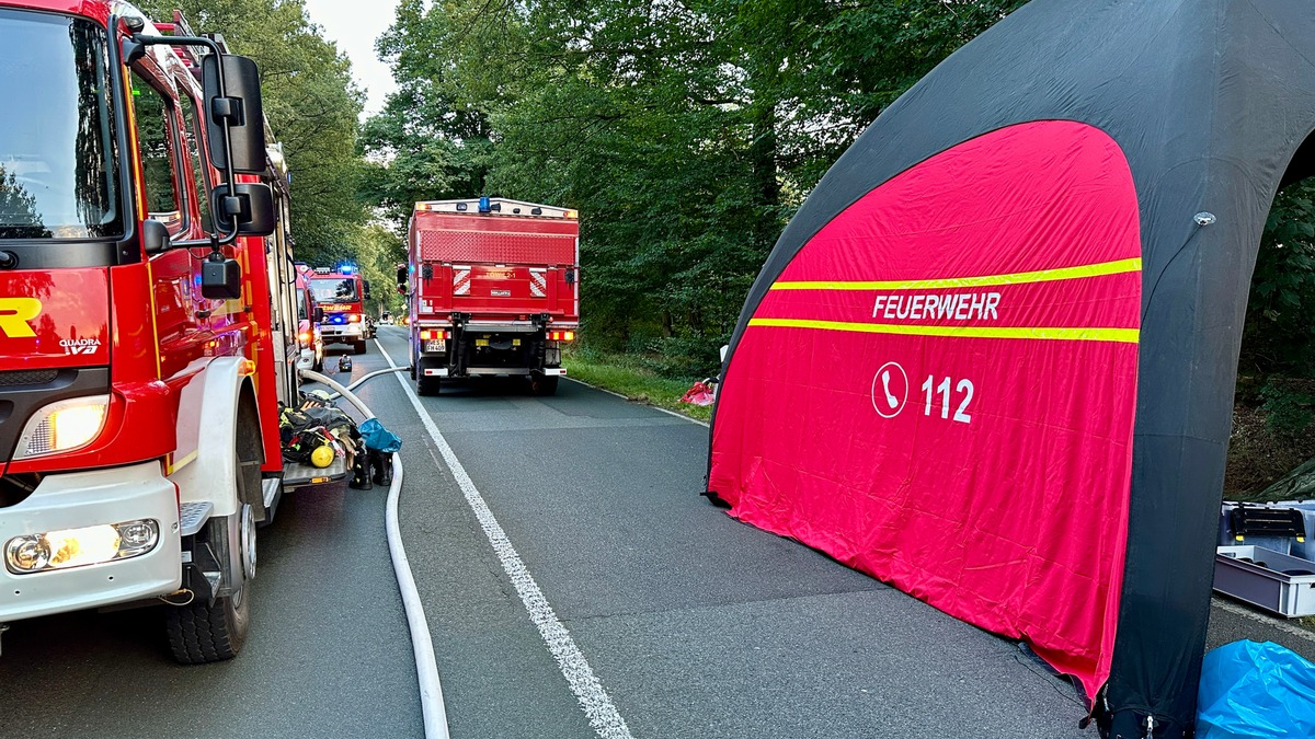 FW Hünxe: Dachgeschoss eines Wohnhauses in Vollbrand - Foto: presseportal.de