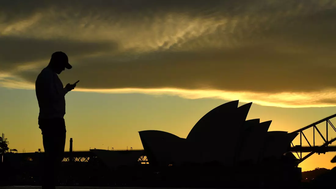 Immer für die Vorgesetzten erreichbar zu sein - das hat in Down Under jetzt sein Ende. - Bild: Mick Tsikas/AAP/dpa