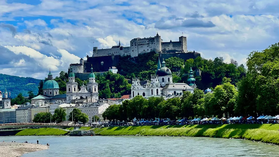 Stadt wie aus einem Bilderbuch mit Fluss und Festung: Salzburg. (Archivbild) - Bild: Daniela David/dpa-tmn