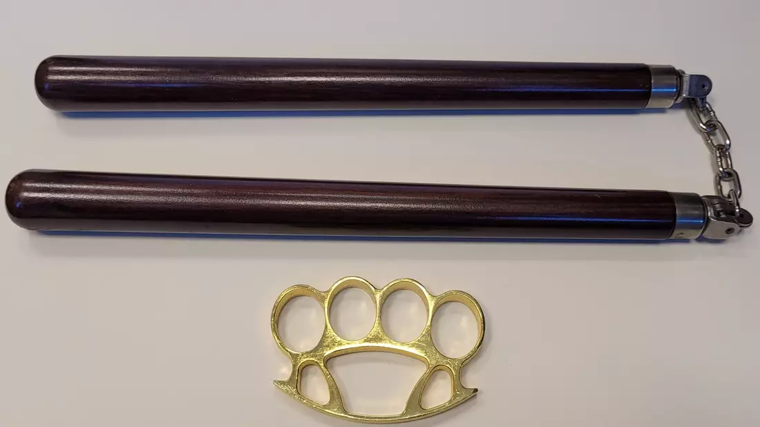 BPOL-HH: (FOTO) Bundespolizei am Hamburg Airport: Schlagring und Nunchaku im Gepäck? Strafanzeige! - Bild: presseportal.de