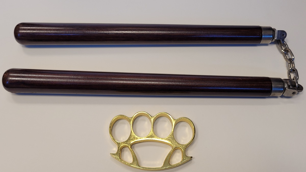 BPOL-HH: (FOTO) Bundespolizei am Hamburg Airport: Schlagring und Nunchaku im Gepäck? Strafanzeige! - Foto: presseportal.de