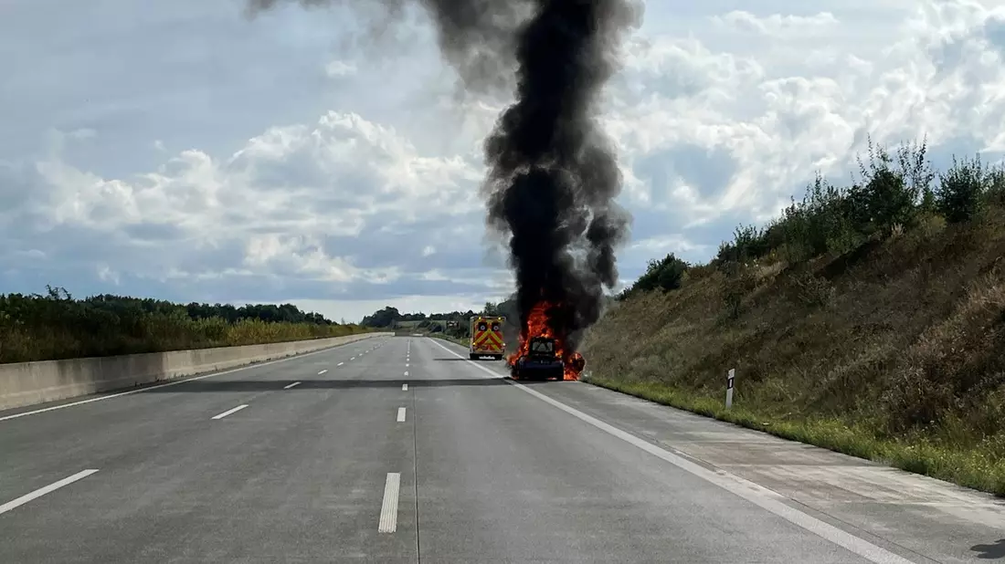 API-TH: Pkw steht in Vollbrand - Bild: presseportal.de