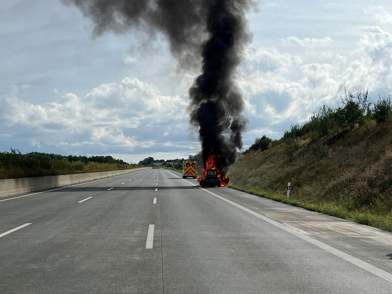 API-TH: Pkw steht in Vollbrand - Foto: presseportal.de