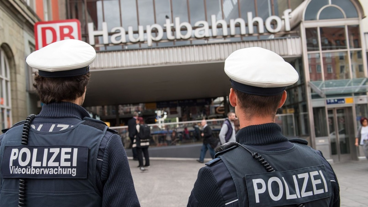 Bundespolizeidirektion München: Streit führt zur Strangulation mit Handtaschenriemen / Diebstahl mit Waffe - Foto: presseportal.de