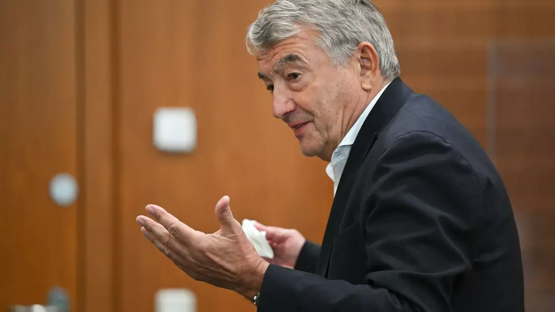 Ende eines Verhandlungsmarathons für Wolfgang Niersbach. - Bild: Arne Dedert/dpa-Pool/dpa