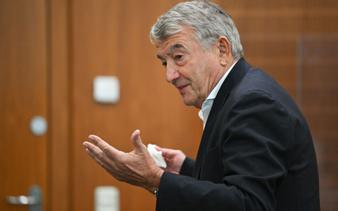 Ende eines Verhandlungsmarathons für Wolfgang Niersbach. - Foto: Arne Dedert/dpa-Pool/dpa