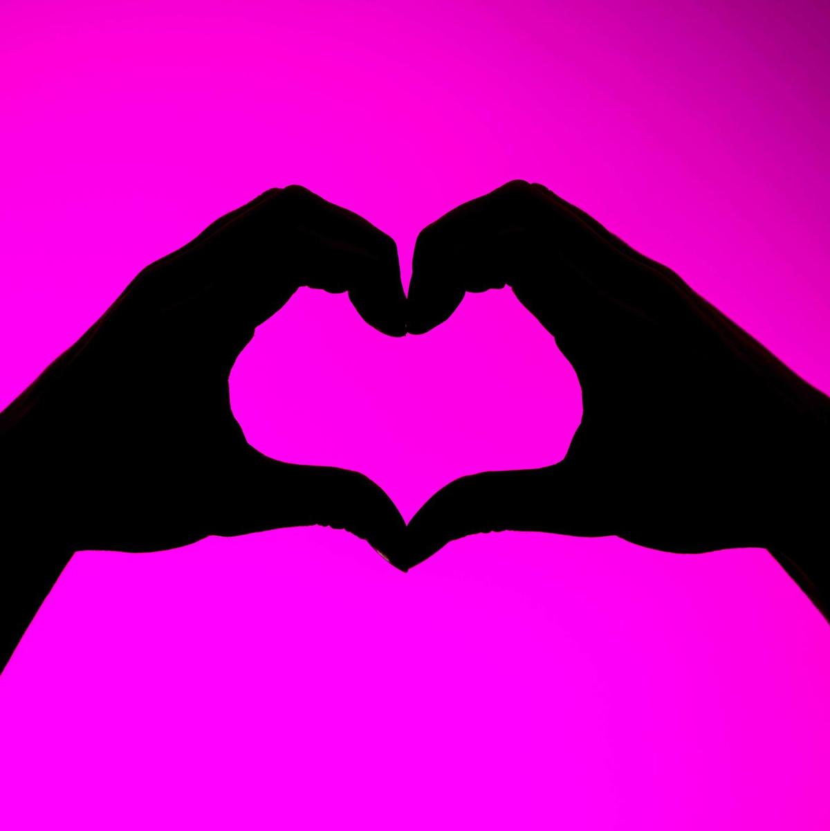 Beim Online Dating ist es für viele leichter Menschen außerhalb des eigenen Milleus kennenzulernen. (Illustration) - Foto: Sina Schuldt/dpa