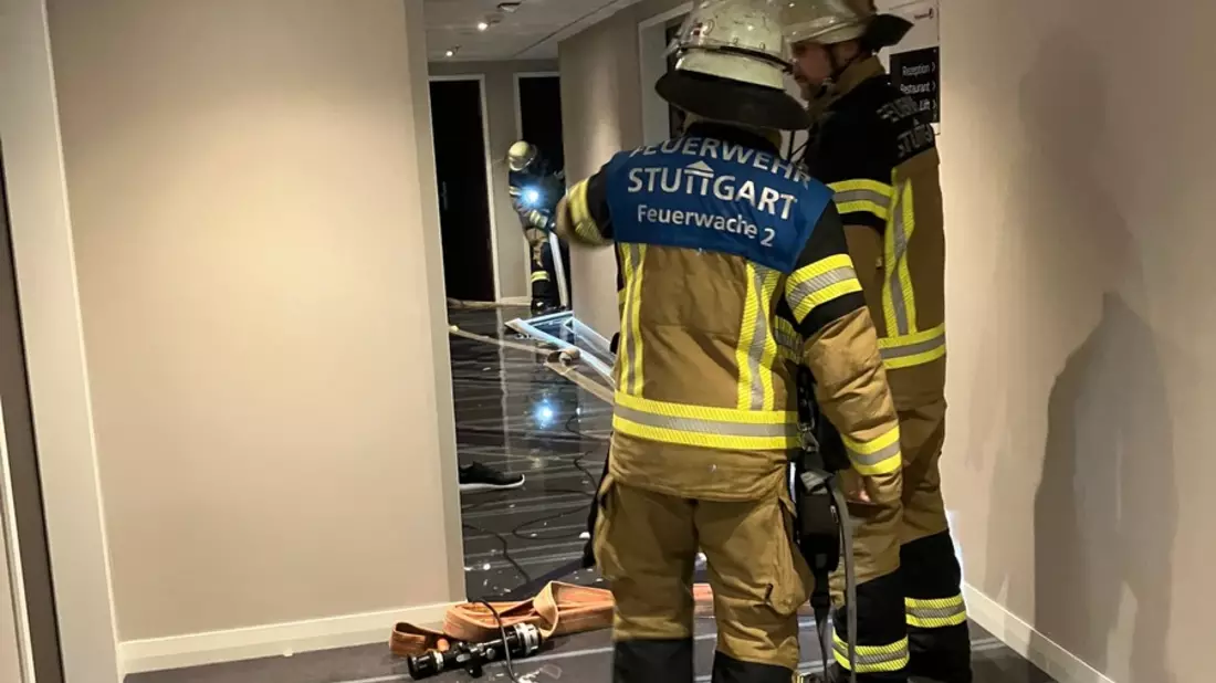 FW Stuttgart: Wasserschaden durch Sprinkleranlage - Bild: presseportal.de