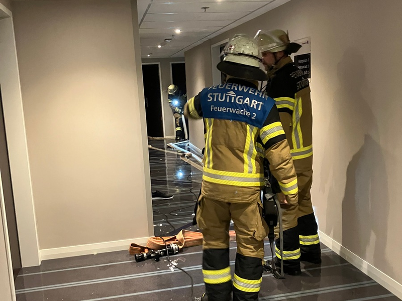 FW Stuttgart: Wasserschaden durch Sprinkleranlage - Foto: presseportal.de