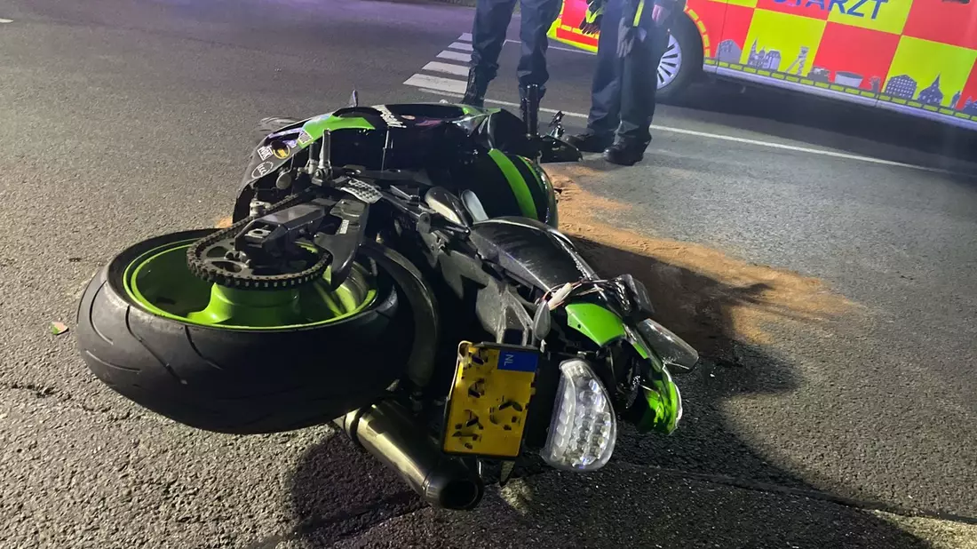 POL-AC: Mit Motorradfahrer zusammengestoßen und geflüchtet - Polizei sucht mutmaßlichen Unfallverursacher - Bild: presseportal.de