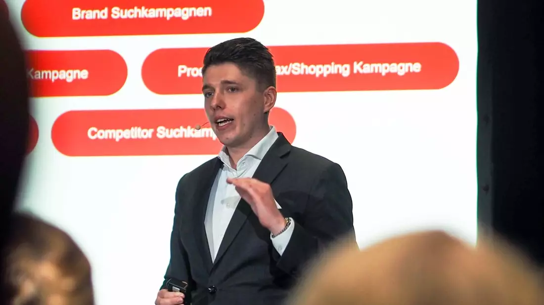Trotz Rekord-Insolvenzen erfolgreich: Dennis Berse von der AdRock Marketing GmbH zeigt, wie Online-Marketing Unternehmen zum Wachstum verhilft - Bild: presseportal.de