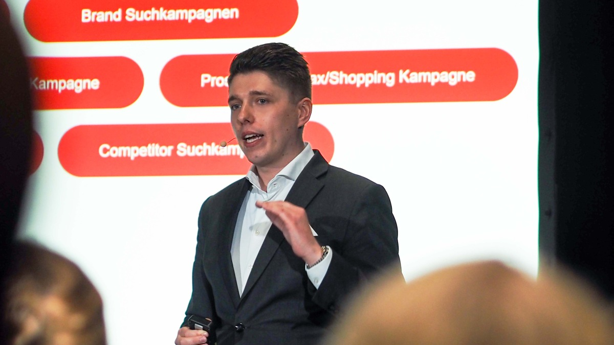 Trotz Rekord-Insolvenzen erfolgreich: Dennis Berse von der AdRock Marketing GmbH zeigt, wie Online-Marketing Unternehmen zum Wachstum verhilft - Foto: presseportal.de