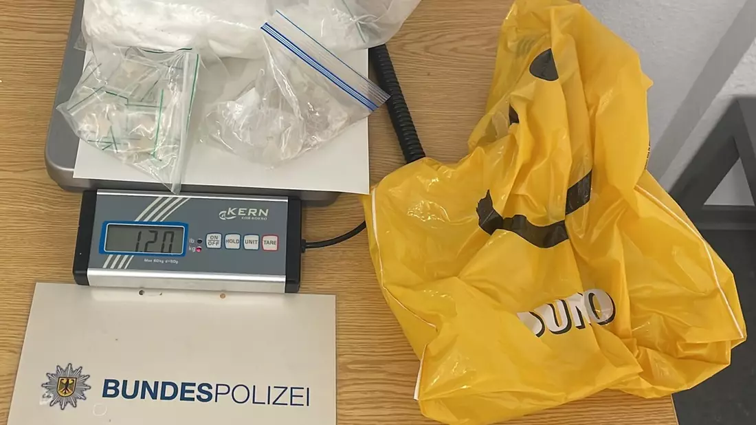 BPOL NRW: Bundespolizei stellt 500 Gramm Kokain und 550 Gramm Chrystal Meth auf der Autobahn 61 sicher - Bild: presseportal.de