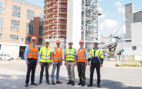 Neuer Extraktionsturm im Nordzucker-Werk Uelzen: wichtiger Beitrag zur Dekarbonisierung - Foto: presseportal.de Neuer Extraktionsturm im Nordzucker-Werk Uelzen: wichtiger Beitrag zur Dekarbonisierung - Foto: presseportal.de