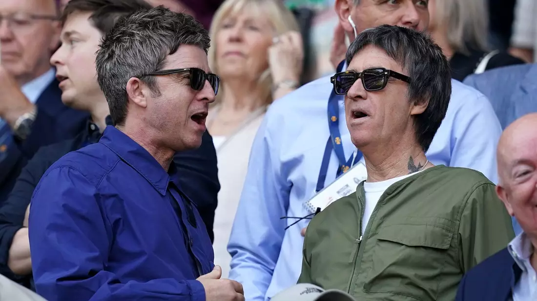 Noel Gallagher ist häufig bei Spielen seines Lieblingsclubs Manchester City auf der Tribüne. (Archivbild) - Bild: Martin Rickett/PA Wire/dpa
