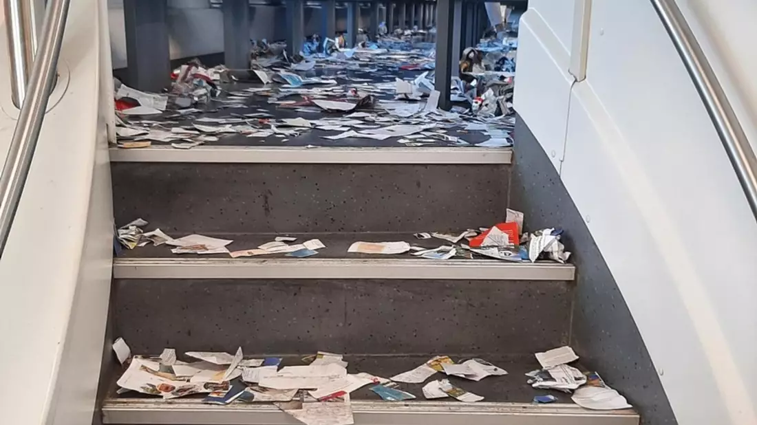 BPOL-HRO: Verwüstung im Zug - Bild: presseportal.de