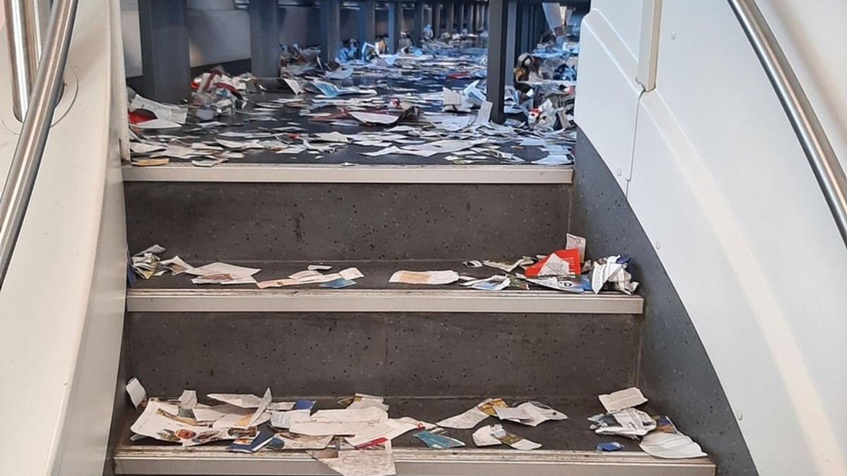 BPOL-HRO: Verwüstung im Zug - Foto: presseportal.de
