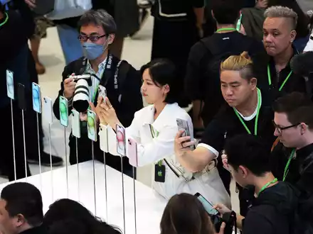 Bei Apples September-Event gibt es traditionell neue iPhone-Modelle. (Archivbild) - Foto: Christoph Dernbach/dpa