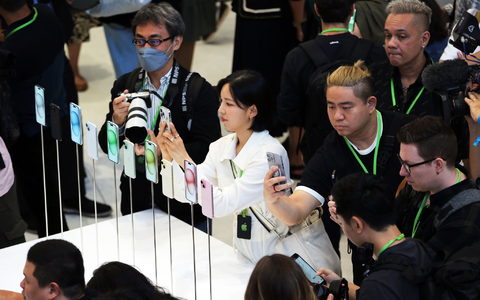 In diesem Jahr sollen die Displays der Pro-Modelle etwas größer werden. (Archivbild) - Foto: Christoph Dernbach/dpa In diesem Jahr sollen die Displays der Pro-Modelle etwas größer werden. (Archivbild) - Foto: Christoph Dernbach/dpa