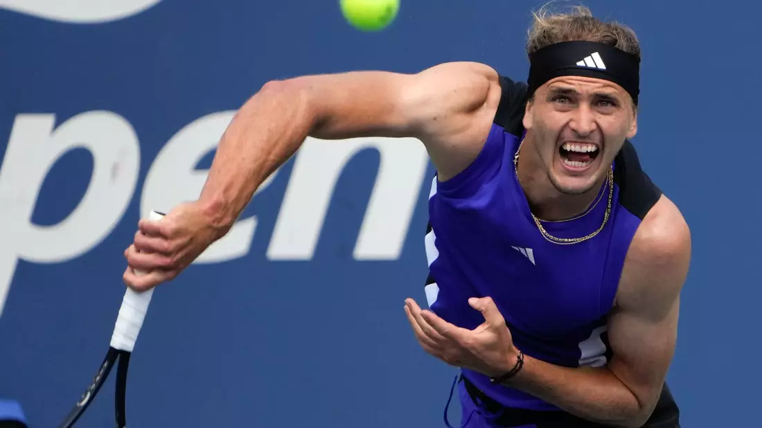 Alexander Zverev hat beim Erstrunden-Sieg einige Mühe. - Bild: Julia Nikhinson/AP/dpa