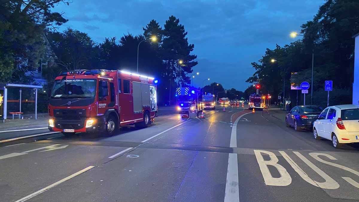 FW Düren: Garagenbrand am Montagabend in Düren - Foto: presseportal.de