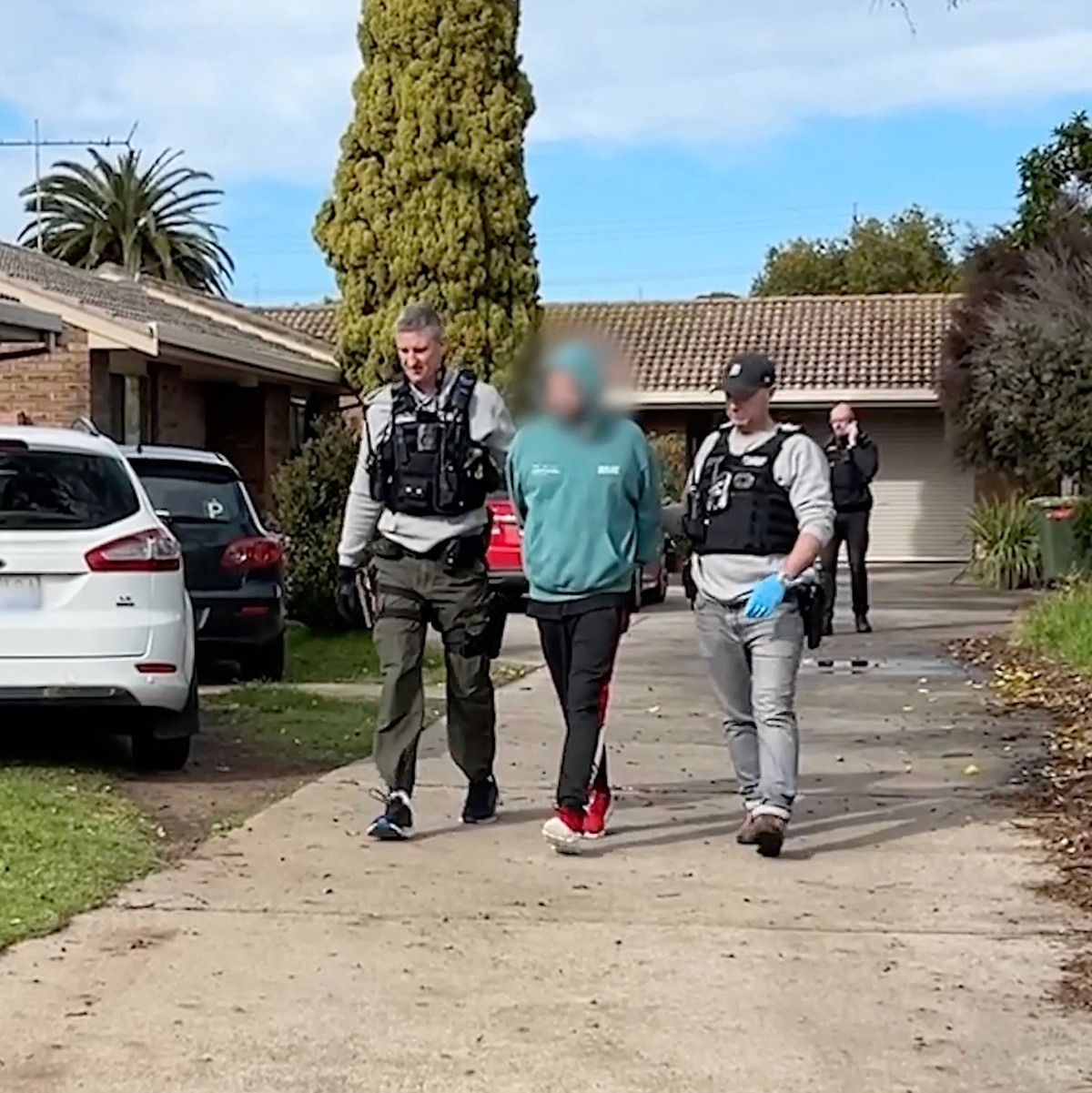 Landesweit gab es mehr als 1600 Festnahmen. - Foto: -/VICTORIA POLICE/dpa