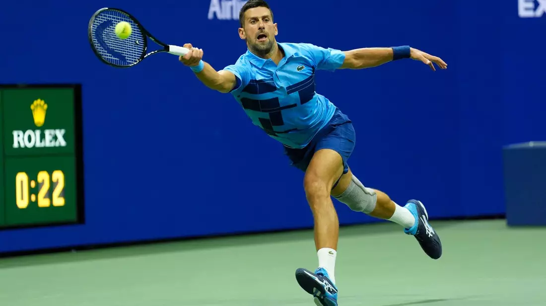 Novak Djokovic gelingt ein lockerer Auftaktsieg bei den US Open. - Bild: Matt Rourke/AP/dpa