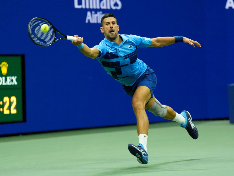 Novak Djokovic gelingt ein lockerer Auftaktsieg bei den US Open. - Foto: Matt Rourke/AP/dpa