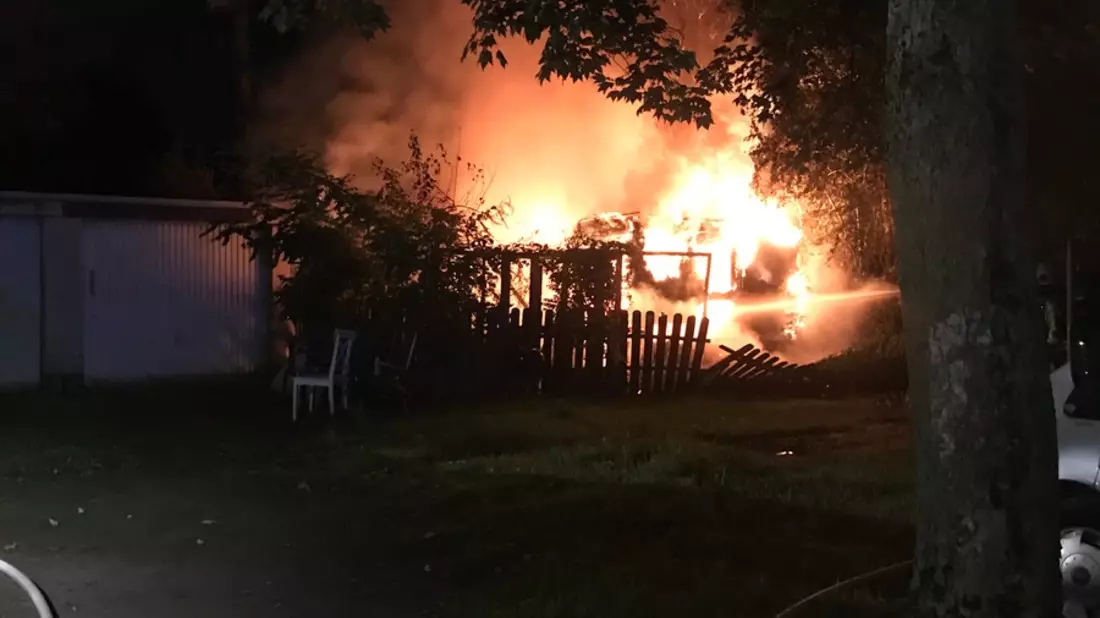 FW-BOT: Gartenlaube im Vollbrand - Bild: presseportal.de