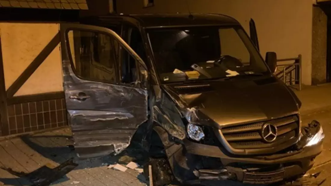 POL-OF: OF Über 300.000 Euro Schaden: Folgenreicher Unfall durch betrunkenen Fahrer - Bild: presseportal.de