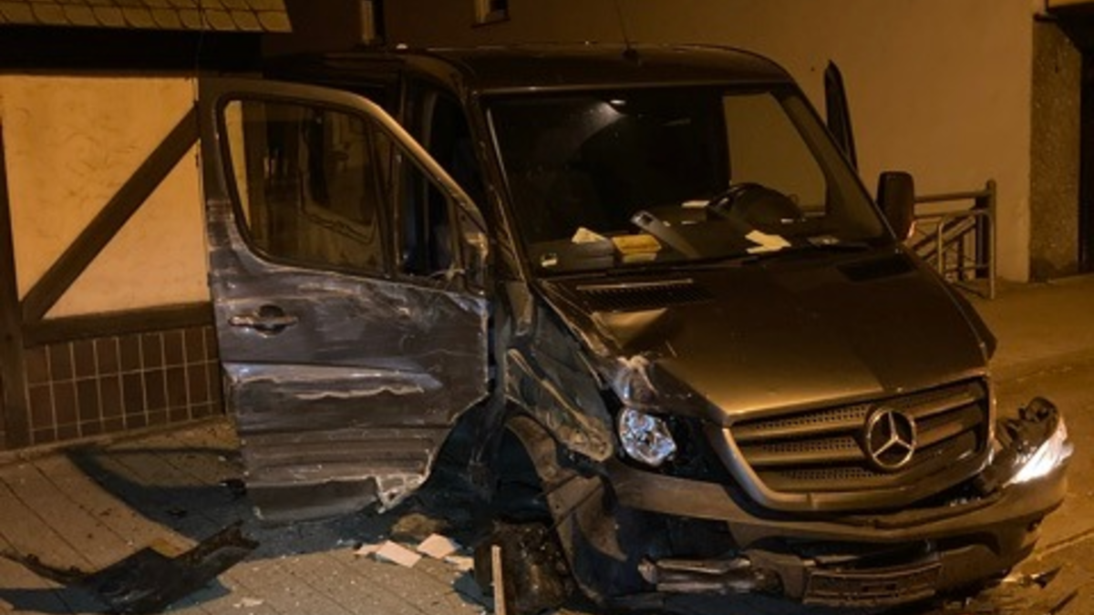 POL-OF: OF Über 300.000 Euro Schaden: Folgenreicher Unfall durch betrunkenen Fahrer - Foto: presseportal.de