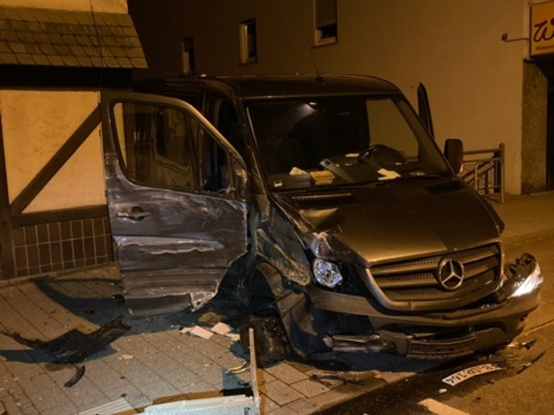 POL-OF: OF Über 300.000 Euro Schaden: Folgenreicher Unfall durch betrunkenen Fahrer - Foto: presseportal.de