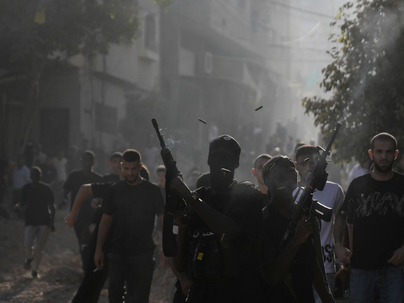 Bewaffnete Palästinenser in Tulkarem. (Archivbild) - Foto: Majdi Mohammed/AP/dpa