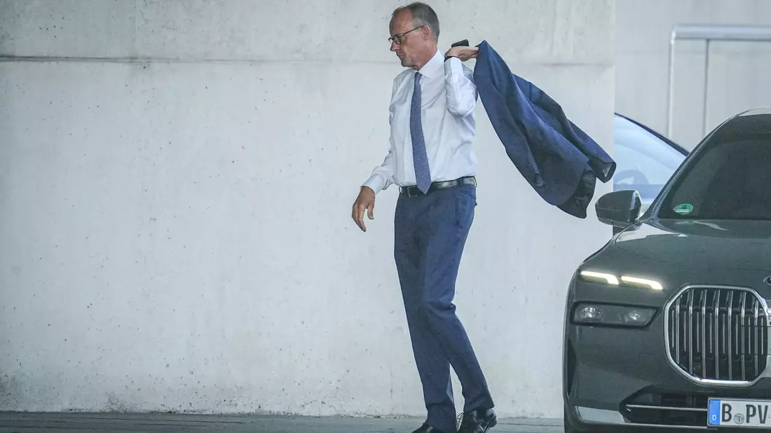 Oppositionsführer Friedrich Merz hat mit Kanzler Olaf Scholz ausgelotet, ob in der Migrationspolitik eine Zusammenarbeit möglich ist. - Bild: Kay Nietfeld/dpa