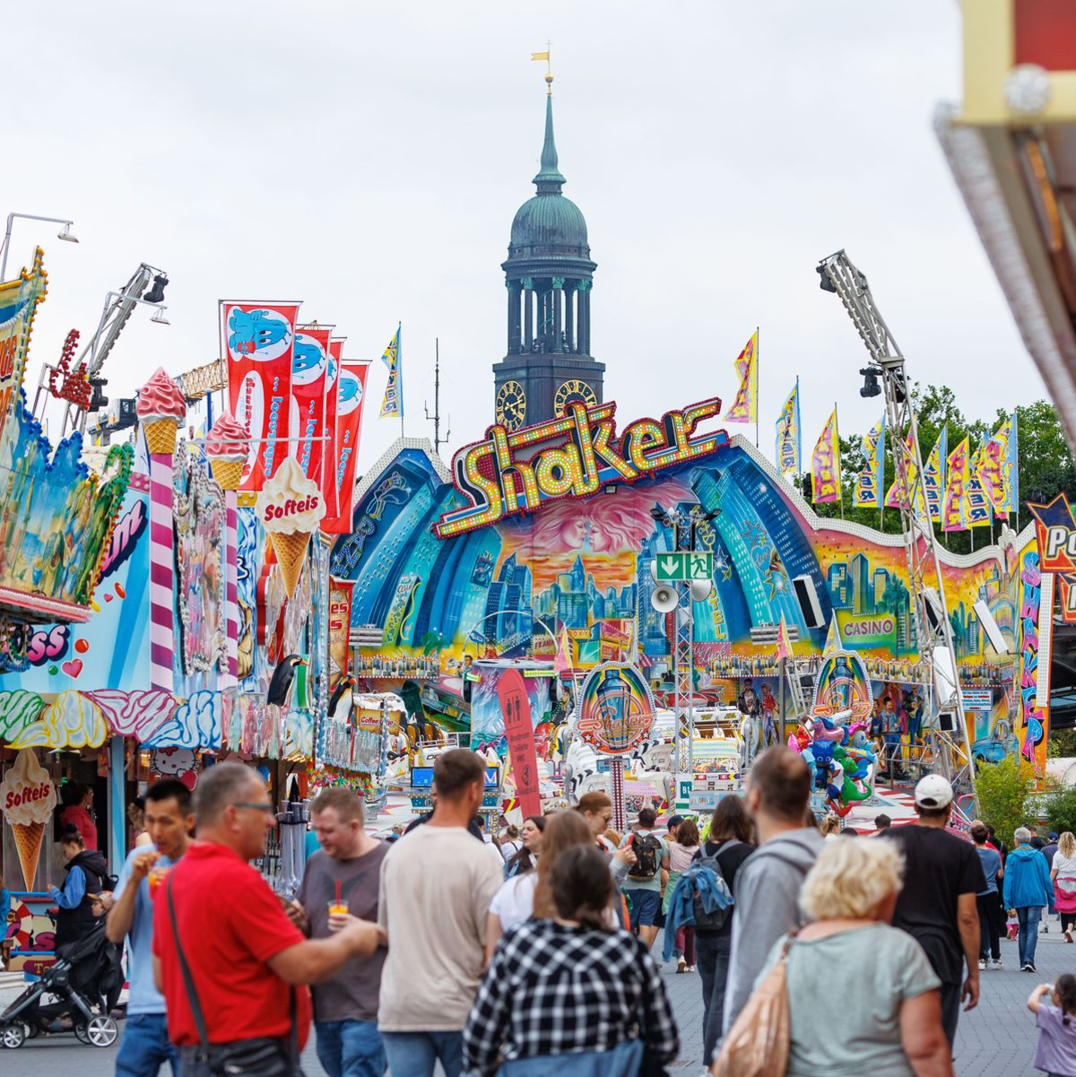 Menschen wollen gemeinsam etwas erleben - wie hier auf dem Hamburger Sommerdom. (Symbolbild) - Foto: Markus Scholz/dpa