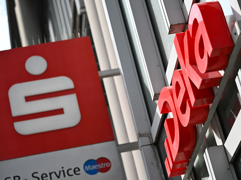 Die Geschäfte bei der Deka laufen gut. - Foto: Arne Dedert/dpa