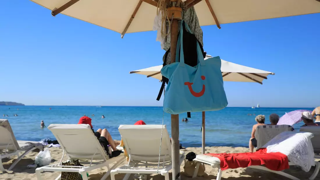 Mallorca zählt in den Herbstferien wieder zu den beliebten Resiezielen der Tui-Urlauber, ist aber nicht mehr auf Platz eins. (Archivbild) - Bild: Clara Margais/dpa/dpa-tmn