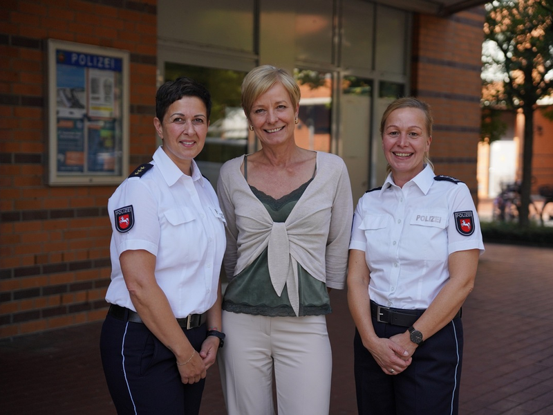 POL-H: Amtswechsel im Polizeikommissariat Hannover-Stöcken: Kathrin Priebe übernimmt die Leitung - Foto: presseportal.de