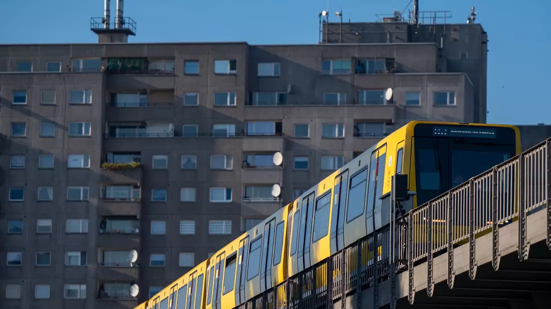 Soll bald wieder verlässlicher fahren: Die Berliner U-Bahn (Archivfoto).  - Bild: Monika Skolimowska/dpa-Zentralbild/dpa