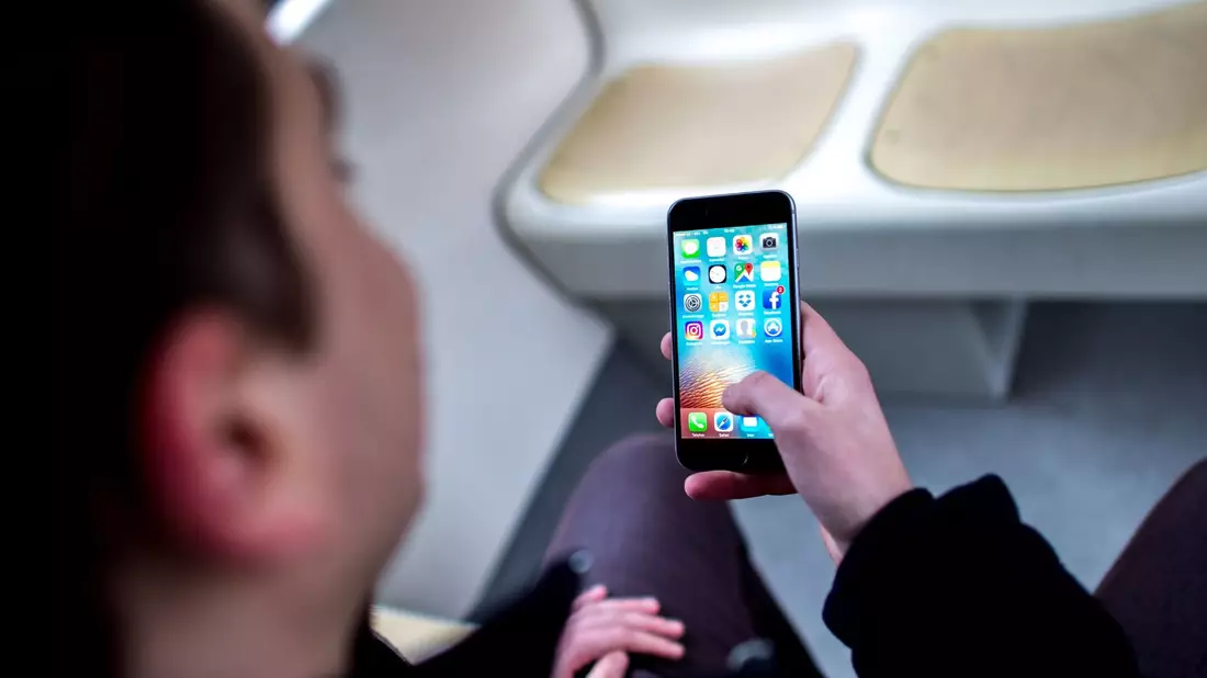Besonders auf dem Smartphone wird häufig im Internet gesurft. (Symbolbild) - Bild: picture alliance / Hauke-Christian Dittrich/dpa