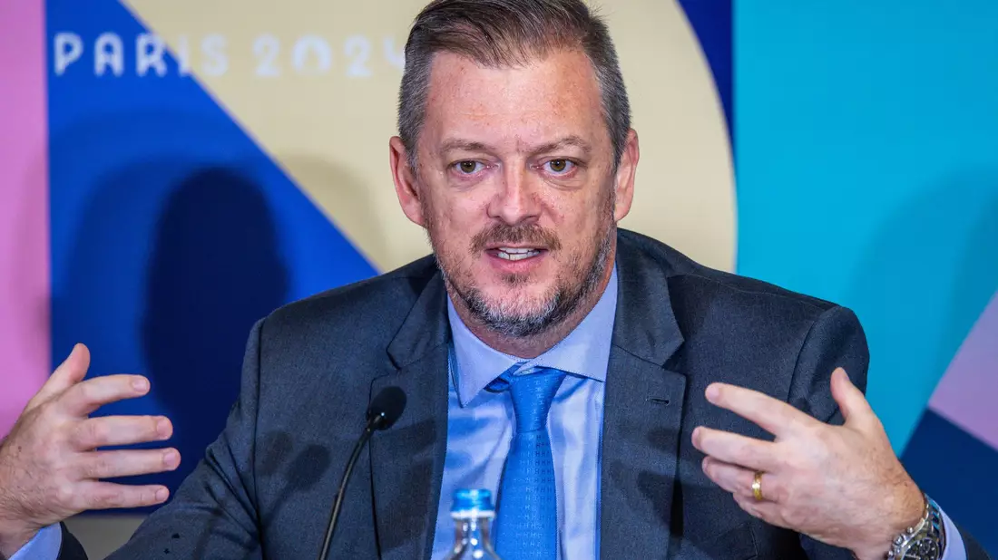 IPC-Präsident Andrew Parsons sieht Paris als Austragungsort für die Paralympics gerüstet. - Bild: Jens Büttner/dpa