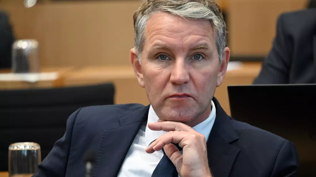 Die Thüringer AfD-Spitze um Björn Höcke scheiterte mit einer Klage gegen den Verfassungsschutzbericht 2021. (Archivbild) - Bild: Martin Schutt/dpa