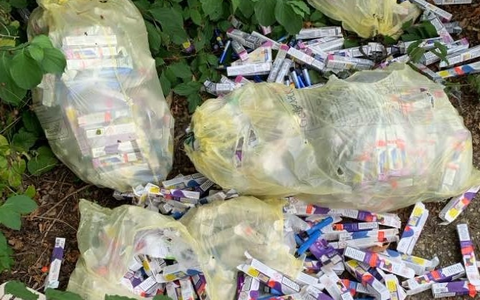 POL-UL: (GP) Göppingen - Illegal Müll entsorgt / Am Sonntag oder Montag entsorgte ein Unbekannter hunderte E-Zigaretten in Göppingen. - Foto: presseportal.de