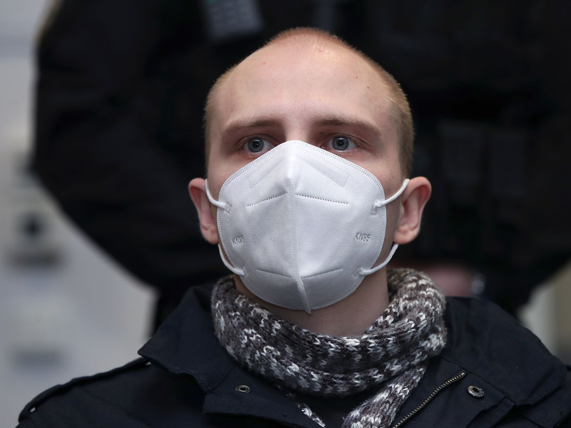 Halle-Attentäter Stephan Balliet ist von einem Gefängnis in Thüringen nach Nordrhein-Westfalen verlegt worden. (Archivbild) - Foto: Ronny Hartmann/AFP/POOL/dpa