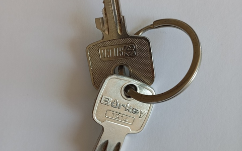 POL-CUX: Einbruch in Wohnhaus in Armstorf - unbekannte Täter entwenden PKW mit vorgefundenem Schlüssel, lassen auf der Flucht aber weitere Schlüssel zurück (Lichtbild) - Foto: presseportal.de